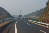 高速公路1年收费4000亿 利润超金融房产